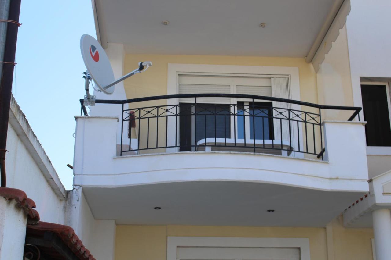 Paralia Ofriniou Gr Sunrise Apartments 3 Buitenkant foto